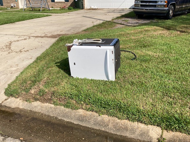mydistrict4's tweet photo. 🧹 Escambia County is pleased to announce over 62 tons (124,000 pounds) of debris were collected from District 4 neighborhood cleanups held in August 2022 in the North Davis and Ferry Pass communities.

👀👉 Read more: https://t.co/NMoyId643p https://t.co/iCjNKUh87S