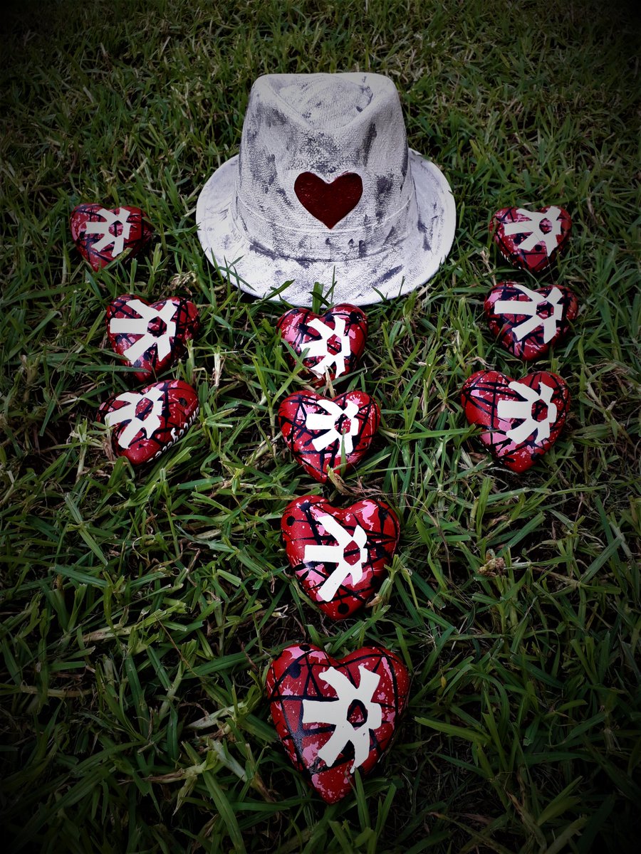 HeartcycleM's tweet photo. #Quant is magic just like my hat.
#QNT #quanthearts #heartmagnets #NFTheart https://t.co/pfFnt5EHYV