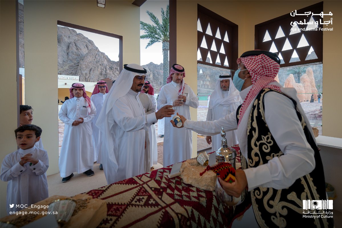 MoC_Engage's tweet photo. بقهوتنا السعودية..
موروثنا في الكرم والضيافة😍

نستقبلكم في #مهرجان_أجا_وسلمى

#عام_القهوة_السعودية_2022
#الفعاليات_الثقافية https://t.co/6aIadrwpmV