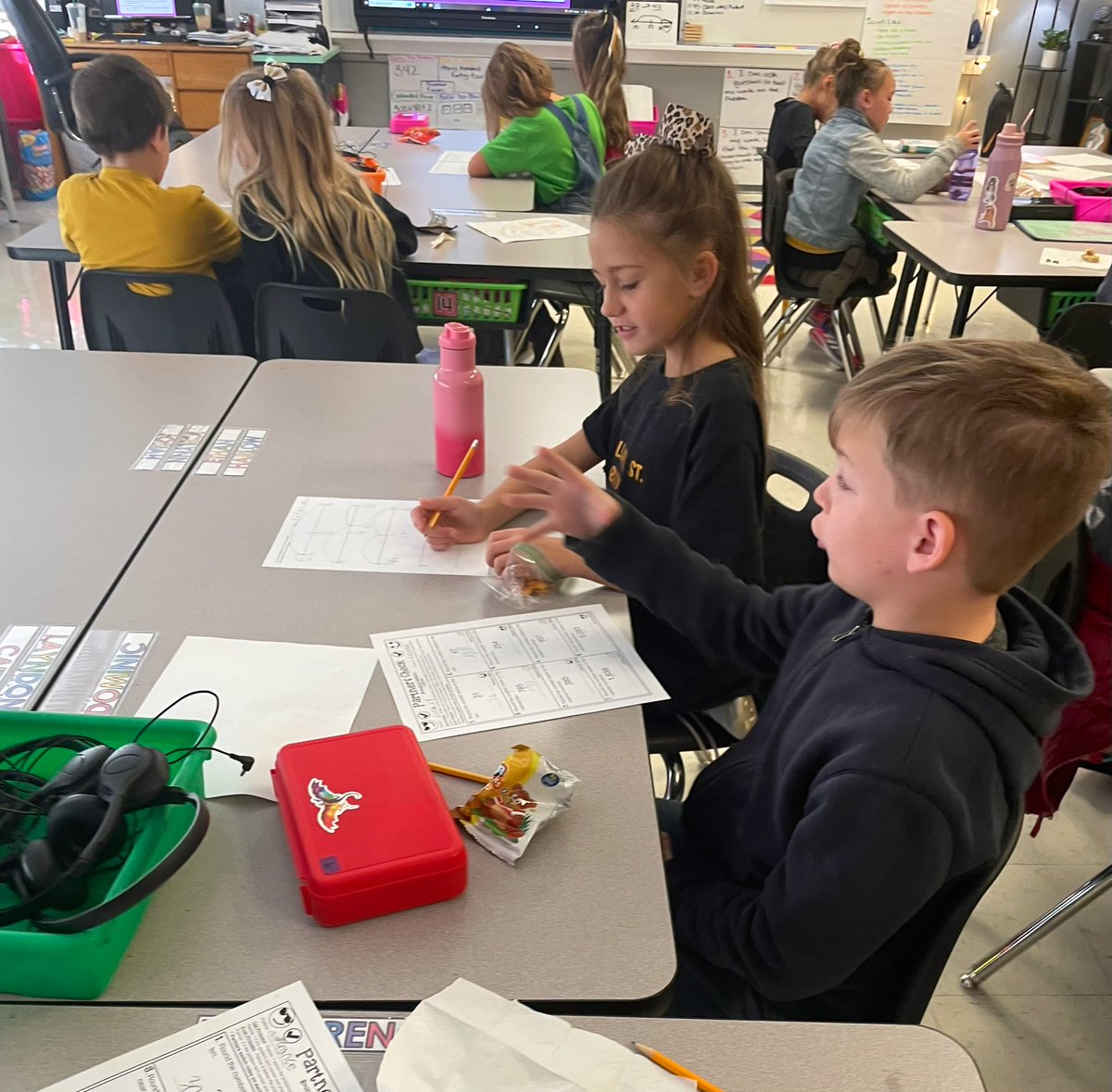 erin_partney's tweet photo. We are working on mastering how to round to the nearest ten and hundred while practicing accountable talk with our math partner! #theknightway https://t.co/pqpihrfbnn