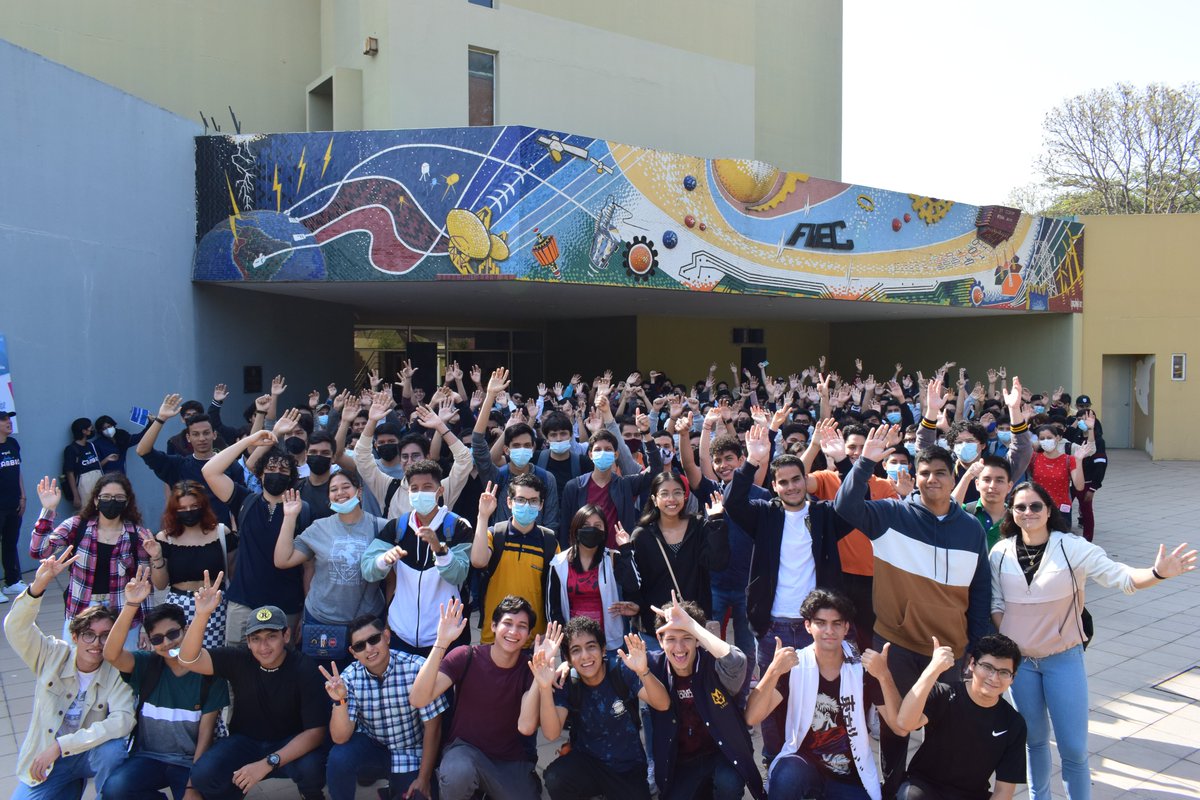 espol_fiec's tweet photo. Ellos se entusiasmaron con sus carreras en el tour por #FIEC 🙋🏽♂️¡Congratulaciones ya #SomosESPOL
✨👩🔬👨🏽🏫 Te invitamos a ver las imágenes del encuentro con nuestros nuevos estudiantes en #ESPOL1. https://t.co/gtZvCu7hOC