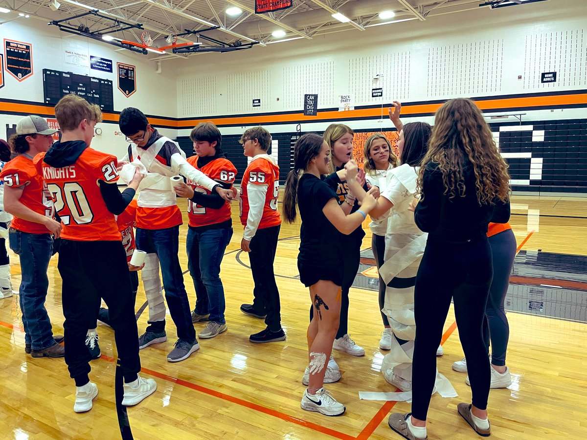 TeenTeacherLA's tweet photo. We have a lot of fun here! 🧡🖤🧡

#OtsegoKnights #PepAssembly #SpiritWeek #GoKnights #HomecomingAssembly https://t.co/MvrxFW66x1