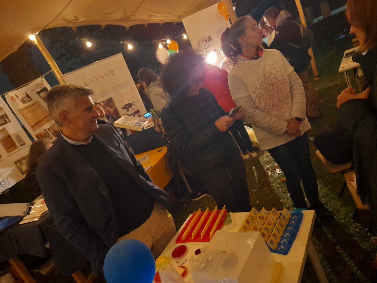 LmvUnito's tweet image. La notte giocando tra microbi e insetti #UNIGHTproject @dbiosunito