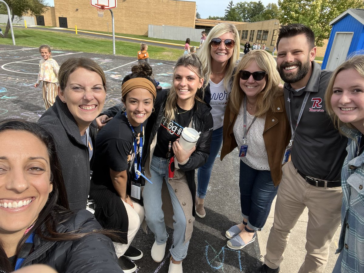mr_petsche_rms's tweet photo. #ExtraRecess #FridayFeeling We all had a great week @RichfieldElem https://t.co/uRTUUPbNyf