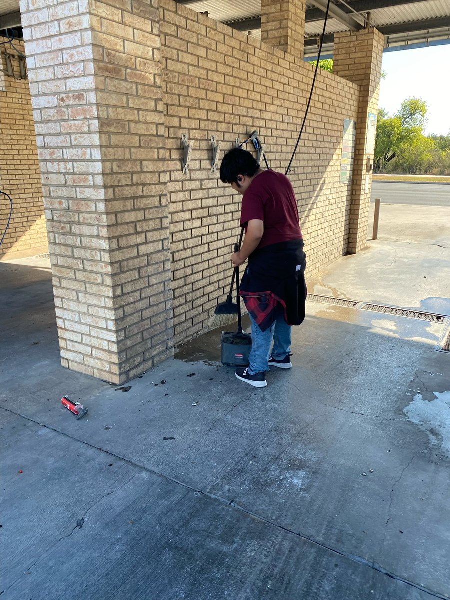 NISD_ReddixMISC's tweet photo. Our #Phase2 Work Class from #ReddixNISD working hard at the car wash this week! #carwash #studenttrainees #NISD #SanAntonio https://t.co/wzXJ2P6E7X