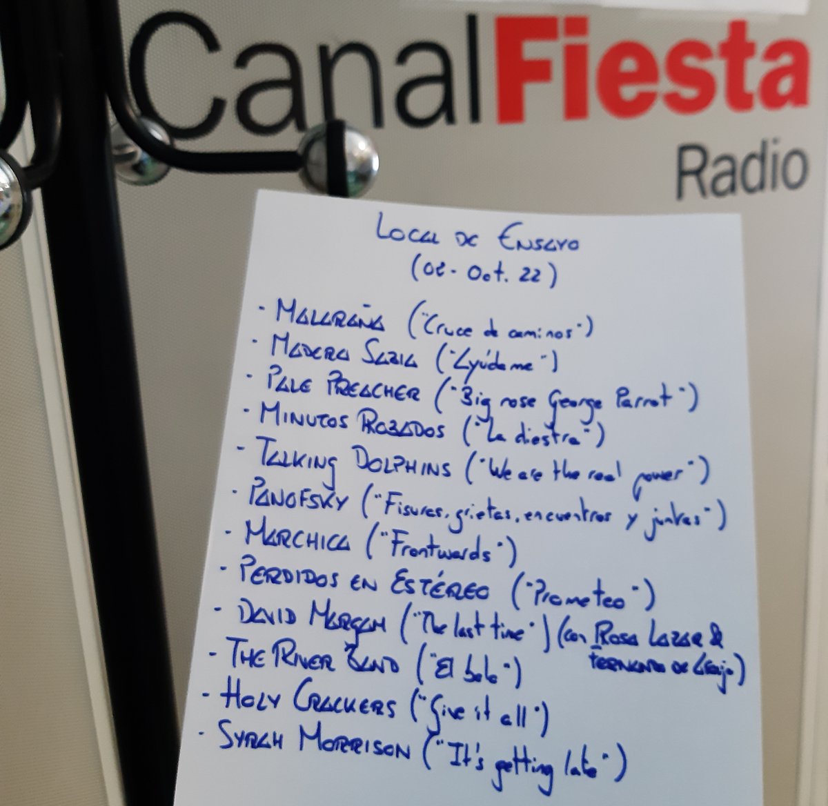 LocalDeEnsayo's tweet photo. Abrimos ya LOCAL DE ENSAYO, en @canalfiesta Juerga de mensajes:
@MalaranaOficial, @maderasabia, #PalePreacher (@Clifford_Recs), @minutosrobados, #talkingdolphins, #Panofsky, @MarchicaBand, @PerdidosEstereo, @FSmoothjazz, #TheRiverBand, #HolyCrackers y #SyrahMorrison https://t.co/eFJEajLuA9