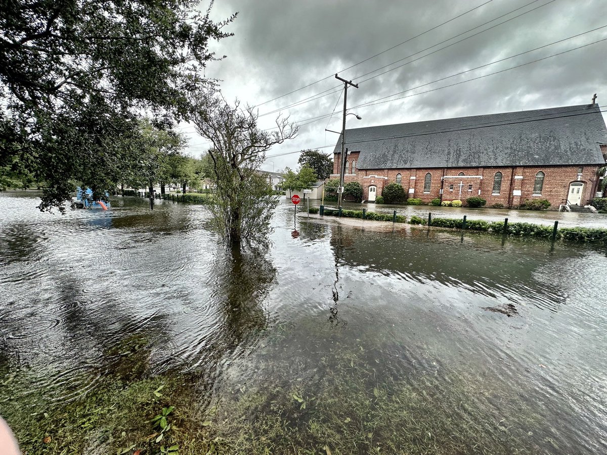 SCMatthew's tweet photo. King &amp; Huger. #chswx https://t.co/Fvlhafy3GT