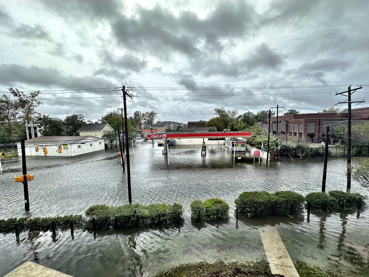 SCMatthew's tweet photo. King &amp; Huger. #chswx https://t.co/Fvlhafy3GT