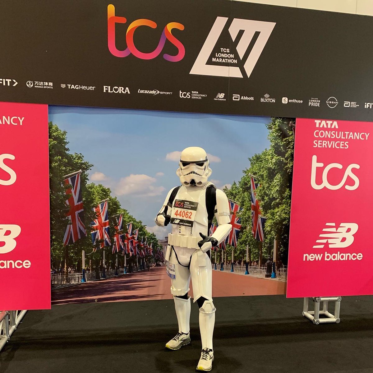 StormtrooperRun's tweet photo. 2020 unfinished business! 
I’m back for my 4th @LondonMarathon dressed as the Running Stormtrooper 😊 I absolutely love this marathon, especially when I get to run for @MakeAWishUK &amp; @spreadasmileuk https://t.co/Hl68bJGMRD