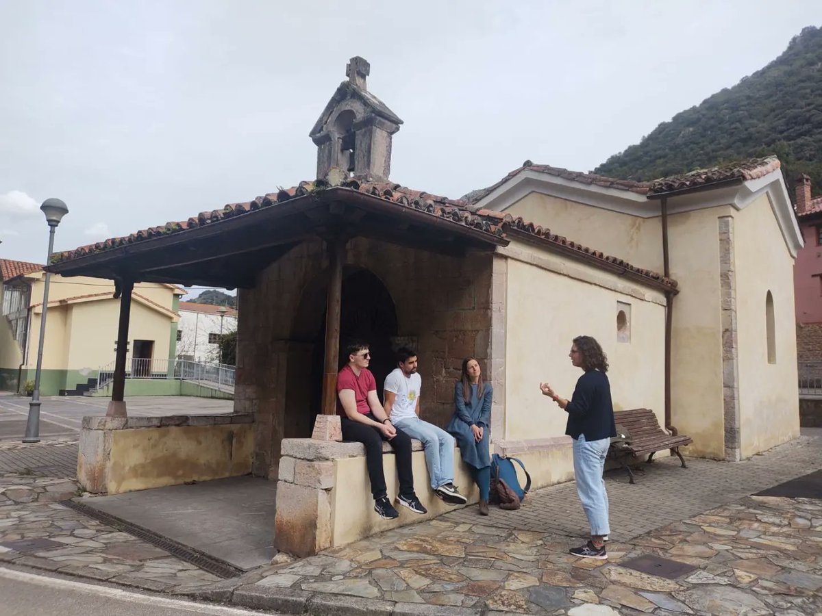 LaPonte2's tweet photo. Hemos pasado una tarde maravillosa. En la actividad #LivingLibraries #BibliotecasHumanas l@s vecin@s de #Villanueva nos han contado sus recuerdos, vivencias e historias. Como libros abiertos.
🥰🧑💚📖🧔🏼
#Youthformemories https://t.co/G6CWD3Bnss