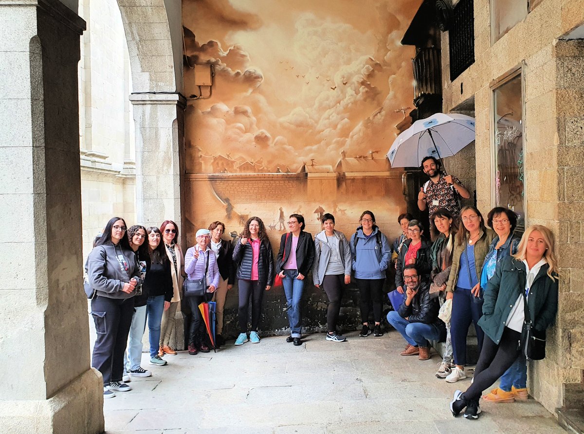 guido_guia's tweet photo. E case sen darnos conta hoxe rematou o III ciclo #PaseArte 🎨🌟 con @LugoTurismo 🙂 20º paseo deste ciclo que comezou en xuño e no que participaron case 400 persoas 💙 Grazas pola vosa marabillosa compañía! E ás e aos artistas por facer de Lugo unha cidade tan viva e vibrante ❤️ https://t.co/KL75wHZwnj
