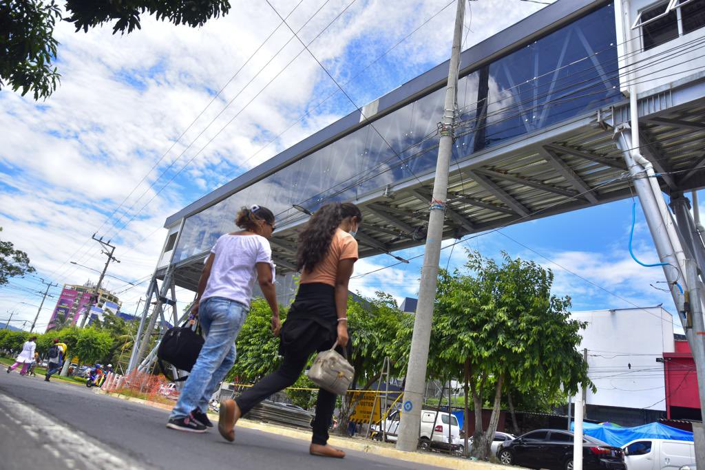 ObrasPublicasSV's tweet photo. Una infraestructura elevada que ayudará a una movilidad segura a los pacientes y al personal médico estamos construyendo en el Hospital de Niños Benjamín Bloom. https://t.co/YegWqm60Pa