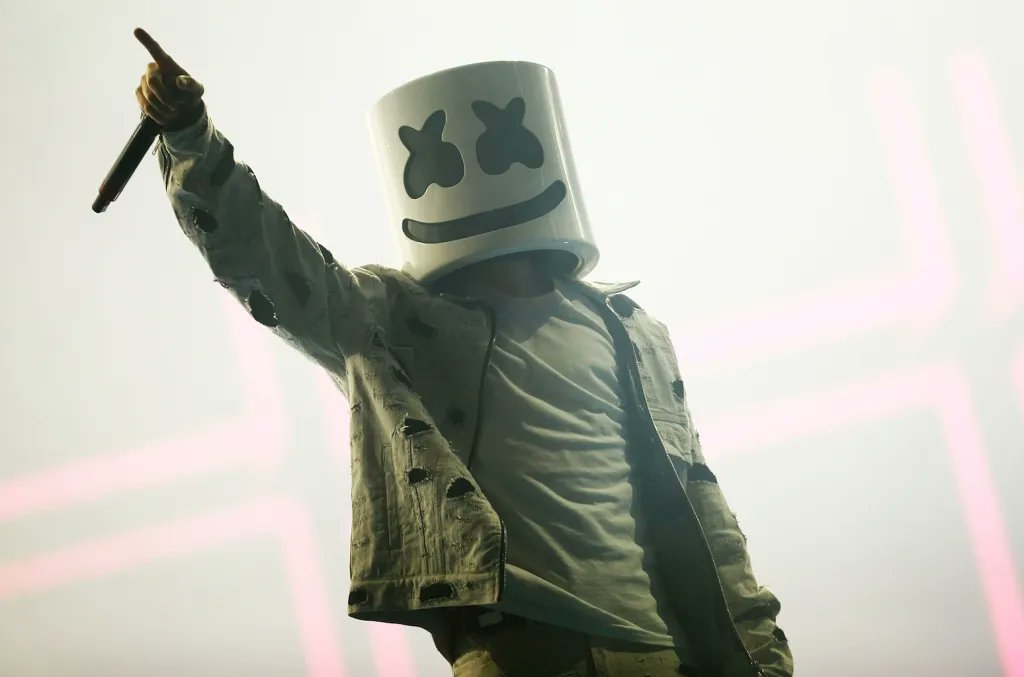 Football fans, EDM fans, unite! 

<a href="/marshmello/">marshmello</a> is remixing the “Monday Night Football” theme song, and it sounds awesome 🔥

Check it out below 👇

buff.ly/3LSsh85

#popculture #music #football
