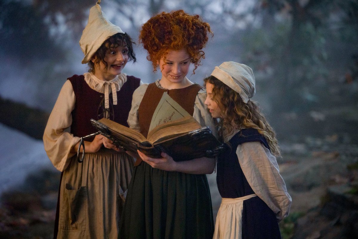 SarahFreer's tweet photo. Can we also just take a second to applaud the girls who played the younger Sanderson sisters? They were so spot on with the mannerisms. Especially young winifred!  Brilliant brilliant casting choices !! 👏#HocusPocus2 https://t.co/qKZC30Fvd9