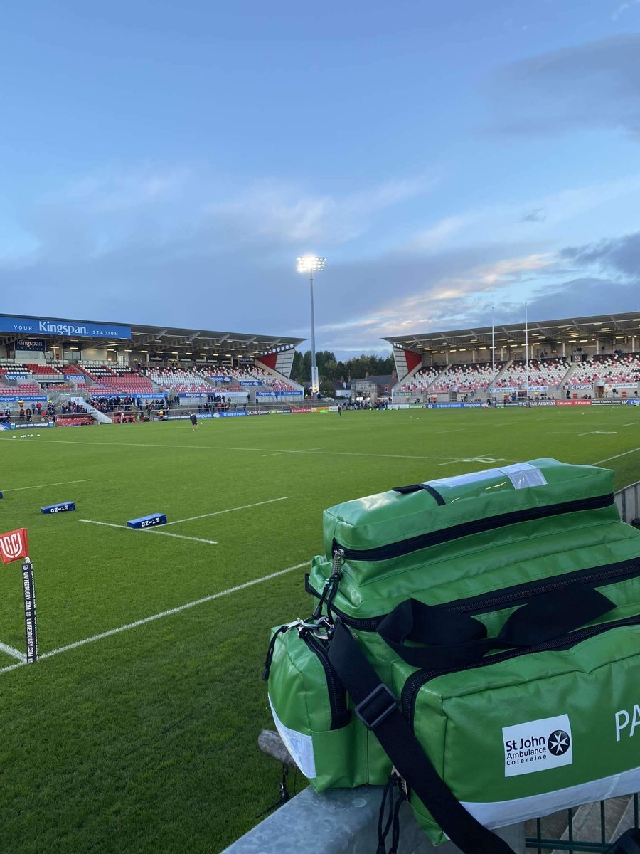 SJAColeraine's tweet photo. We have members out braving the weather tonight at Kingspan! 🌧💨🏉🚑  We love our trips up to work alongside our Belfast colleagues 💚

#SUFTUM #sjacoleraine #mysjaday #rugby #workingtogether https://t.co/14u6c0fc5T