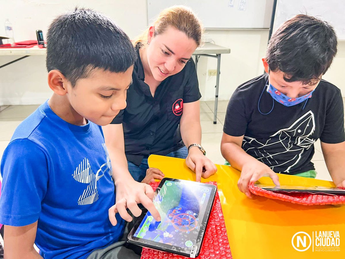 cafecitocruz17's tweet photo. Nuestra academia #Just4U trabaja de la mano con la tecnología y el apoyo de @aiteachu_sv para poder cambiar la vida de niños, jóvenes y adultos de #LaNuevaCiudad en las clases de inglés. https://t.co/7Y3hUtkzWa
