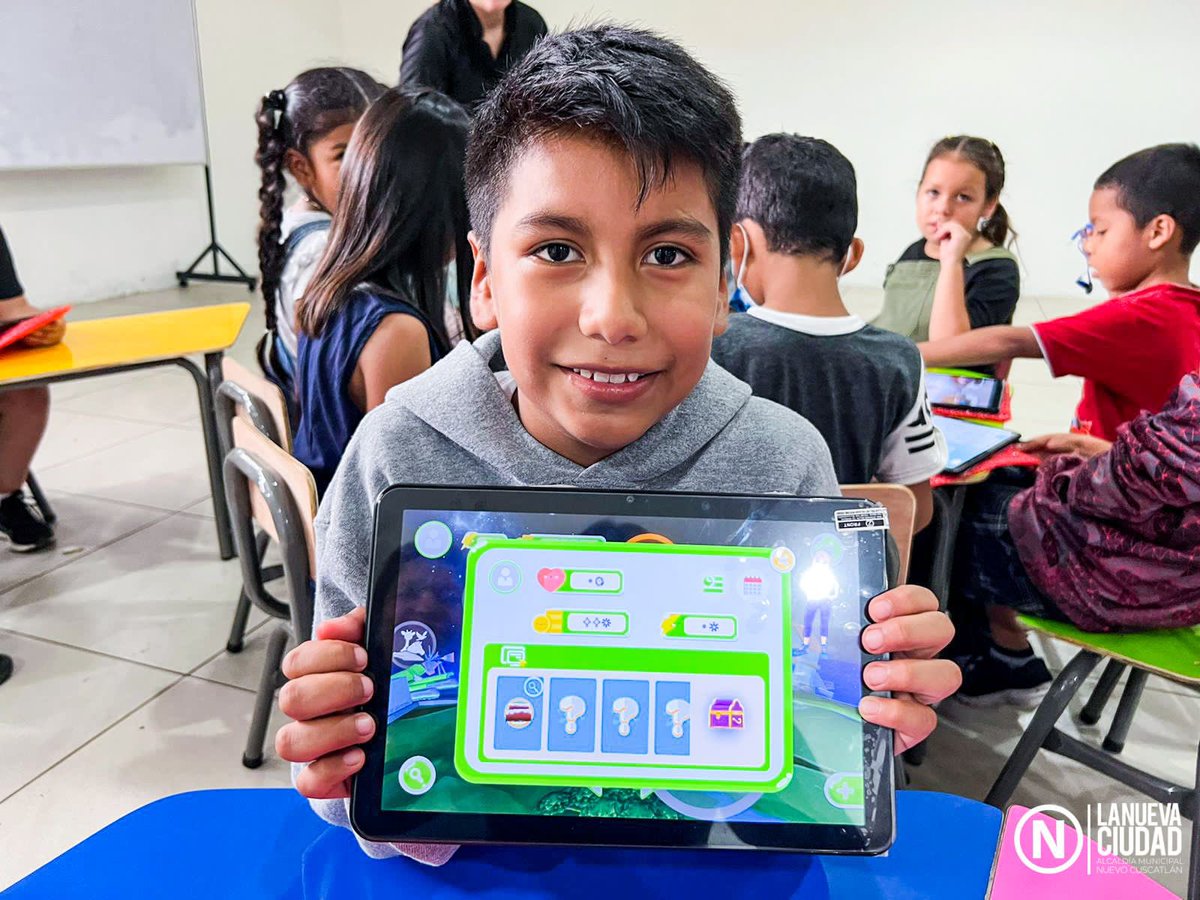 cafecitocruz17's tweet photo. Nuestra academia #Just4U trabaja de la mano con la tecnología y el apoyo de @aiteachu_sv para poder cambiar la vida de niños, jóvenes y adultos de #LaNuevaCiudad en las clases de inglés. https://t.co/7Y3hUtkzWa