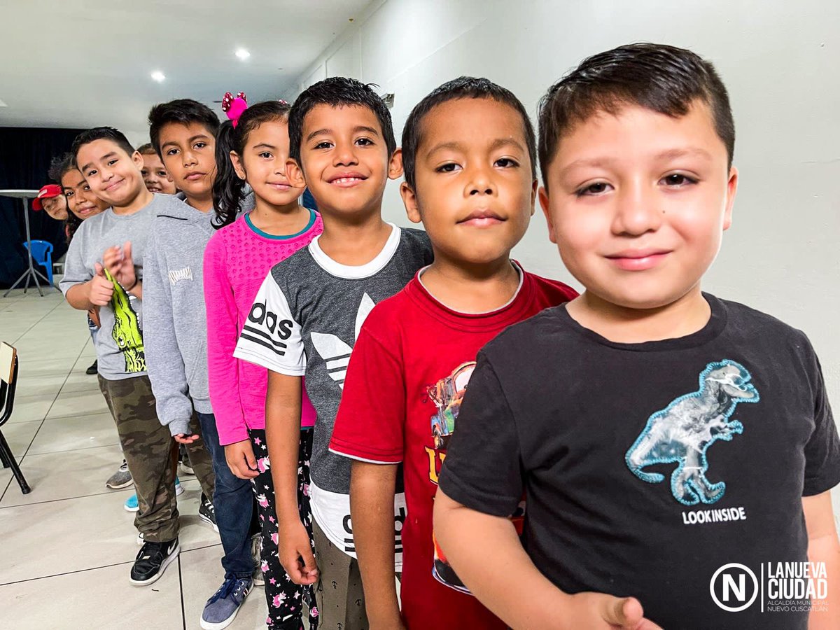 cafecitocruz17's tweet photo. Nuestra academia #Just4U trabaja de la mano con la tecnología y el apoyo de @aiteachu_sv para poder cambiar la vida de niños, jóvenes y adultos de #LaNuevaCiudad en las clases de inglés. https://t.co/7Y3hUtkzWa