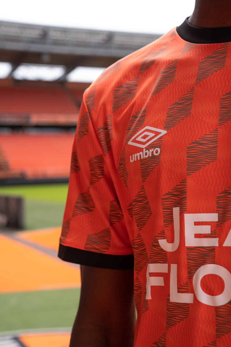 Qui dit équipe exceptionnelle dit jeu concours exceptionnel… 👀

🎁 Remporte ton maillot 2022/2023 du FC Lorient

👉 RT ce tweet
👉 Follow <a href="/CocatrixDorian/">Dorian</a>
👉 Précise en commentaire le maillot que tu veux (domicile/extérieur/third)

⏳ Tirage au sort le 7 octobre.