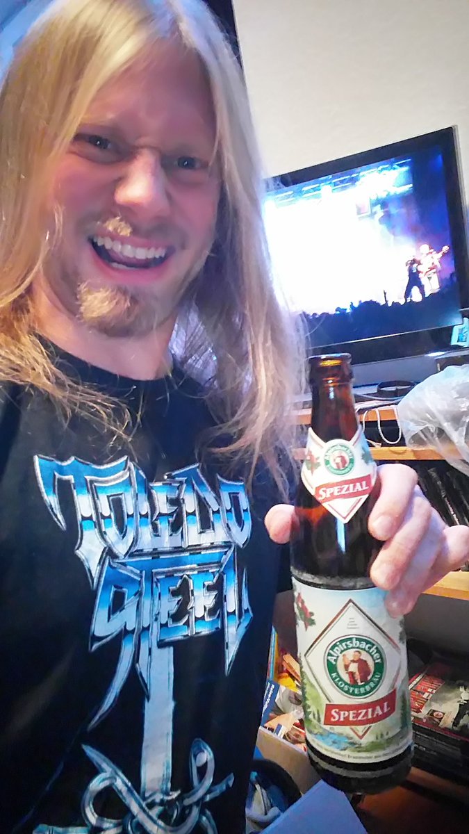 Domaniac42's tweet photo. #bandshirtfriday mit meinen Winchester-Buddies von #ToledoSteel und #Saracen im Livestream vom @KeepItTrue Rising. #fump https://t.co/jVcYaOngr3