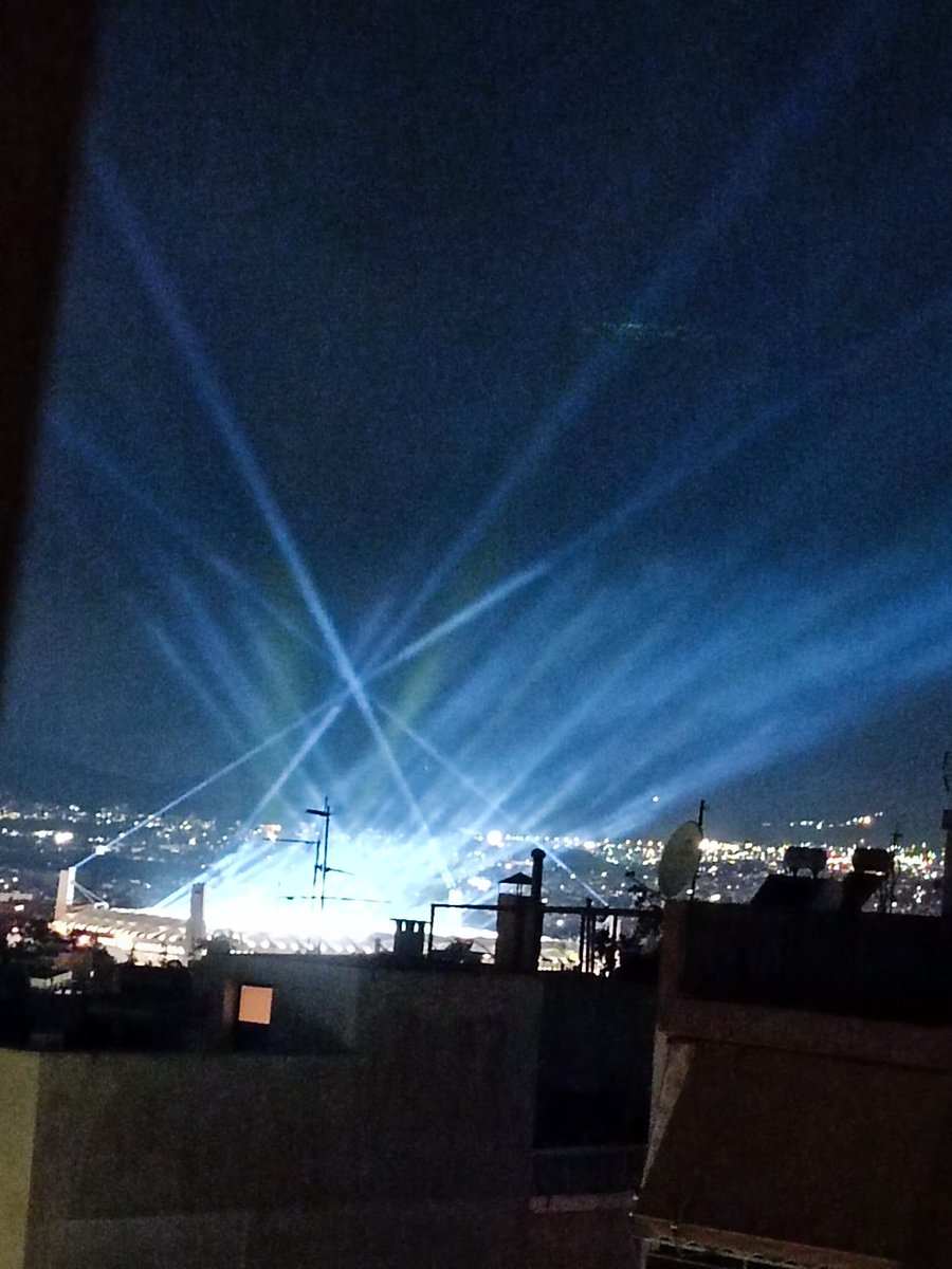 coco_ashroof's tweet photo. @montana_loca Είμαι περισσιωτισσα, μεγάλωσα ακούγοντας τον ύμνο της ΑΕΚ κάθε Τετάρτη και Κυριακή επειδή είχε αγώνες. Το βλέπω απ' το πατρικό μου https://t.co/nHqjFnnvtB