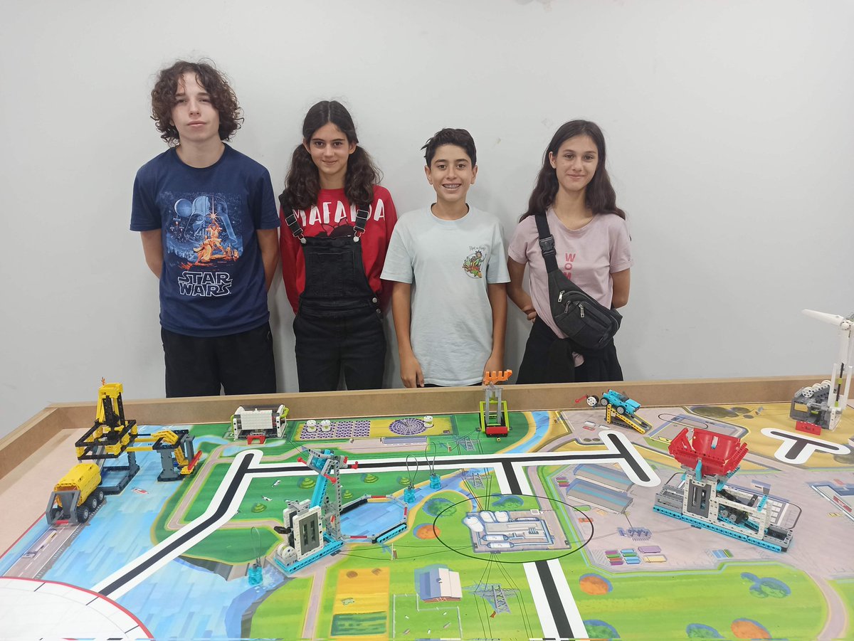 Ready to the new season. SUPER POWERED!!! With our new member ELENA 😍😍😍😍

Llestos per la nova temporada. Donem la benvinguda a la nova integrant de l'equip. L'Elena 🔥🔥🔥
<a href="/FLL_Spain/">FIRST LEGO League SPAIN</a> <a href="/Ingeniera_soy/">Ingeniera.soy</a>