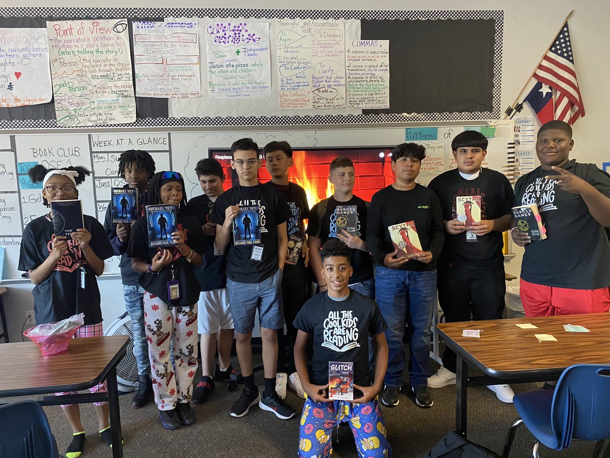 Kimberl41671880's tweet photo. Today, we dropped everything and read- in our MATCHING SHIRTS! ❤️#AlltheCoolKidsareReading #HildeReads #READ3READIN #HEB https://t.co/0IKpEAaiRT