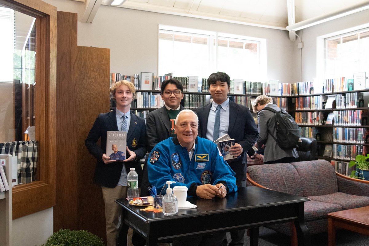 avonoldfarms's tweet photo. It's not every day you get to meet an astronaut... but thanks to the #VisitingAuthorProgram and @Astro_Mike, today was that day for Avonians! Thanks for spending the day with us! #Spaceman https://t.co/LxlRsjIvHM