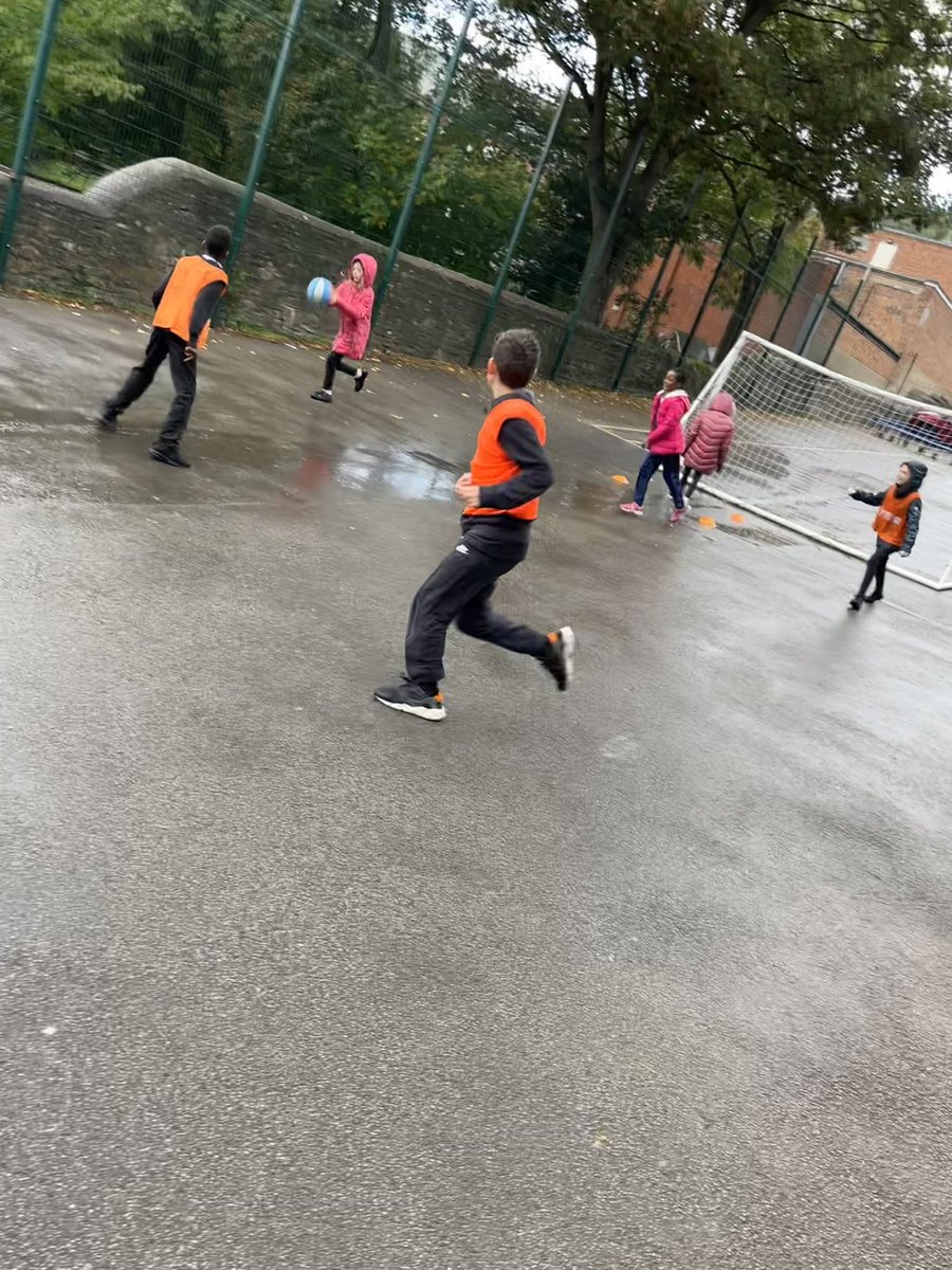 The year 5’s are really enjoying their PE lessons with the wonderful Abbie from <a href="/ForgeSSP/">Forge SSP</a> they are having a great time learning all the skills of basketball. …….despite the weather! 🏀 <a href="/WoodseatsPri/">Woodseats Primary</a>