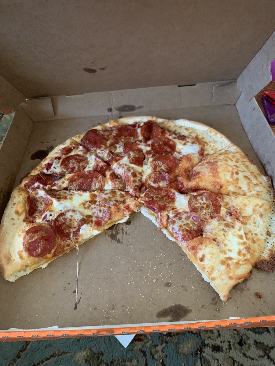 spudlydud's tweet photo. I get we just went through a hurricane but why does @littlecaesars in Waterford lakes suck so badly? Today we ordered the nfl combo and got this for my fanceroni pizza. I try to call and of course no one answers. You request a call back and never get it! #pizza #sucks #ripoff https://t.co/40fClFNex8