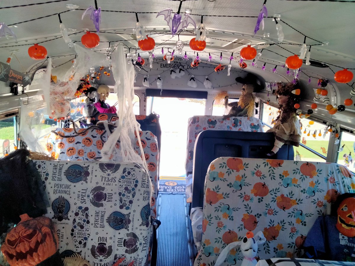 AshleyDeMoss6's tweet photo. Spooky bus is almost ready for the season! #SchoolBus #SpookyBus #GhoulBus #CreepyBus #HauntedBus #HauntedSchoolBus #CreepySchoolBus https://t.co/333OBFnocb