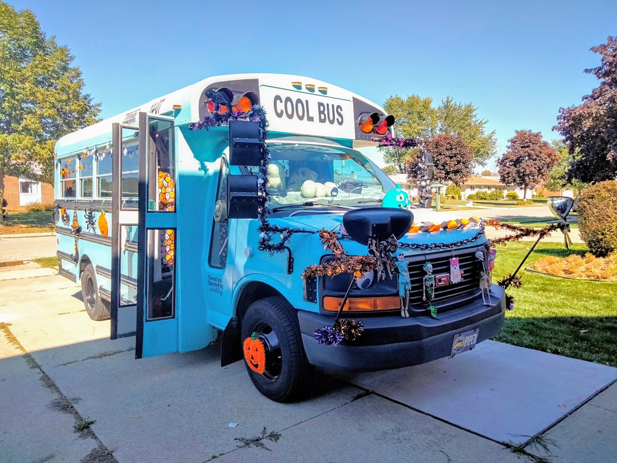 AshleyDeMoss6's tweet photo. Spooky bus is almost ready for the season! #SchoolBus #SpookyBus #GhoulBus #CreepyBus #HauntedBus #HauntedSchoolBus #CreepySchoolBus https://t.co/333OBFnocb
