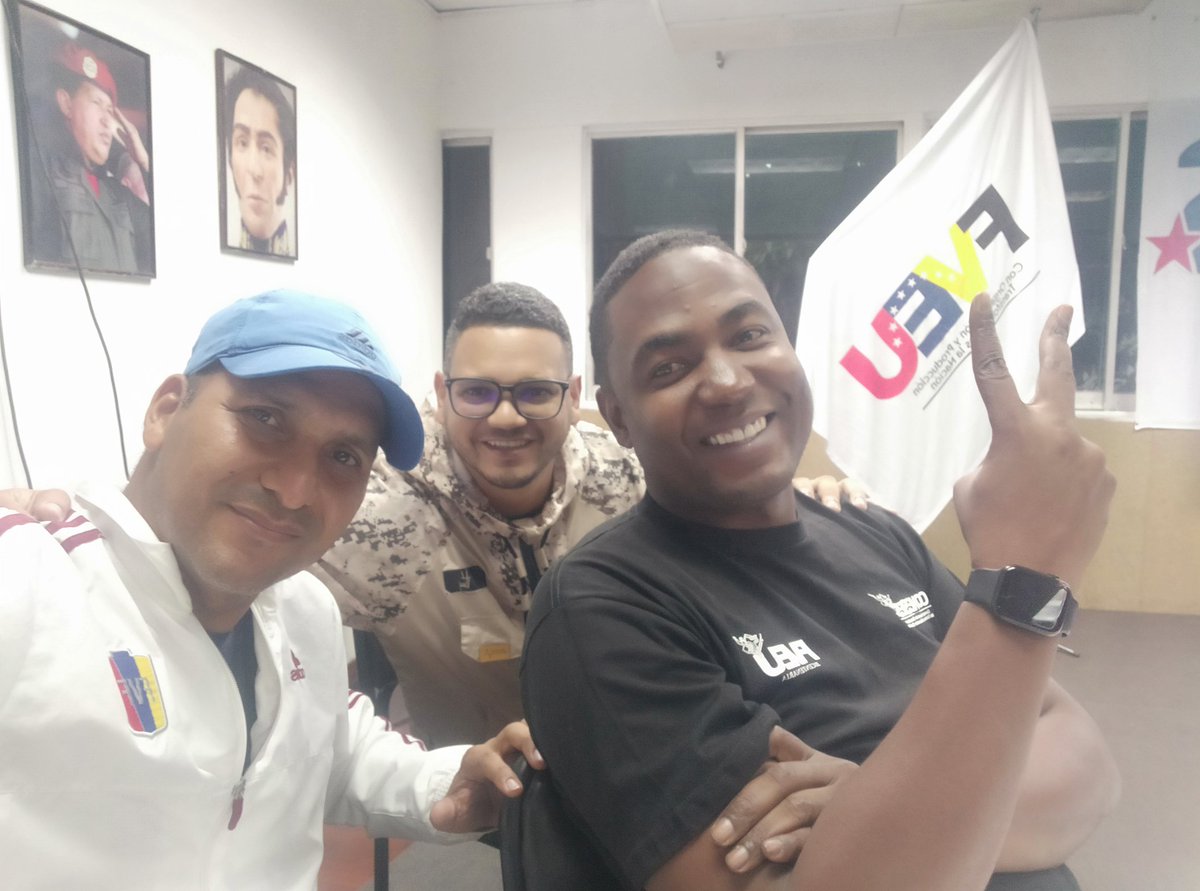 antequerasan's tweet photo. Seguimos acompañando a nuestr@s líderes estudiantiles en el II Encuentro Nacional #Coneses #Fveu nuestra juventud en debate y formación. La Revolución Bolivariana en construcción de la nueva época Universitaria
@NicolasMaduro
@dcabellor
@PartidoPSUV
@DaveOliveros
@soyCesarTrompiz https://t.co/5wJQPR4AII
