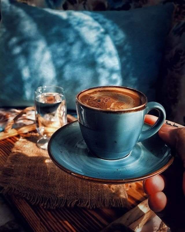 حين يطلب عقلك قهوة لا تتأخر عليه فهو يخبرك انه قد حان موعد تغيير المزاج☕️.