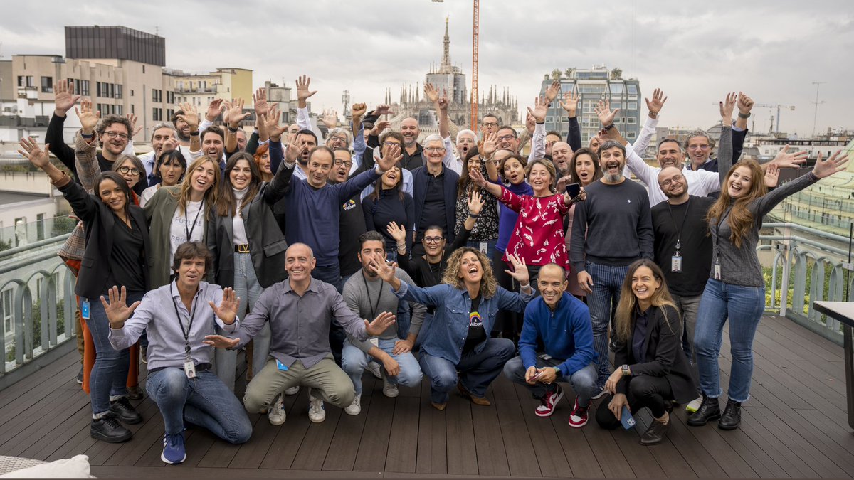 tim_cook's tweet photo. What an incredible week spending time with our teams across Europe and celebrating developers, students, and creators who are leaving their mark on the world. Grazie mille team Milan — Arrivederci! https://t.co/zCumAio2bU