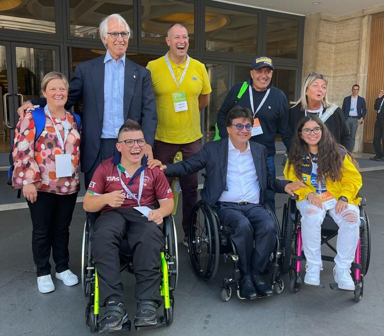 LucaPancalli's tweet photo. Lo sport per tutti e accessibile a tutti. Oggi in Vaticano a #Sport4all con il Presidente IPC @parsonsandrew per rappresentare il movimento paralimpico e ascoltare il messaggio di #PapaFrancesco grande fonte d'ispirazione. Grazie a 
@VaticanCultura @LaityFamilyLife @Gp2Sport https://t.co/TiafdZ56X3