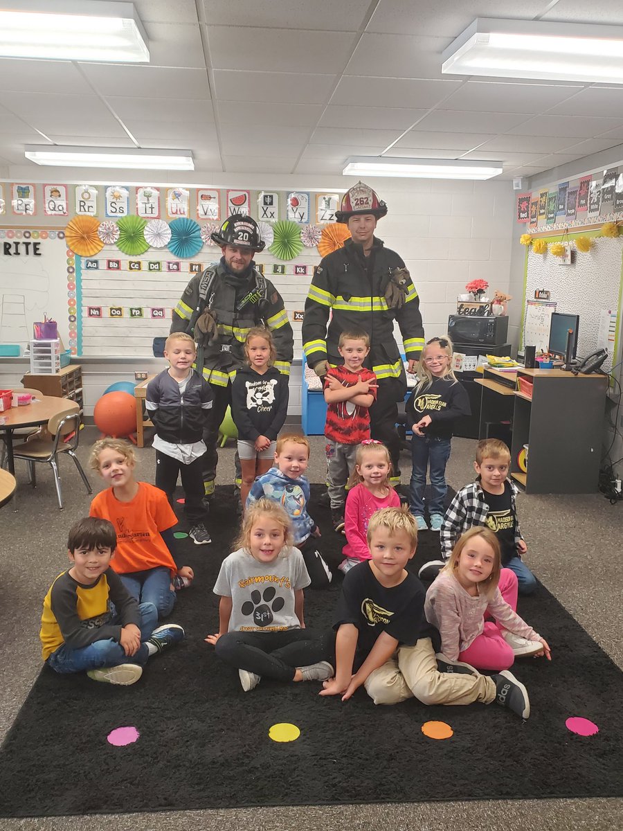 MissDauby's tweet photo. A HUGE thank you to everyone that made our career days possible! Our students loved learning about police officers, fire fighters, bus drivers, doctors, and construction workers! 👮👨‍🚒🧑‍🔧👩‍⚕️ #WeAreMG https://t.co/rokdUJl2nq