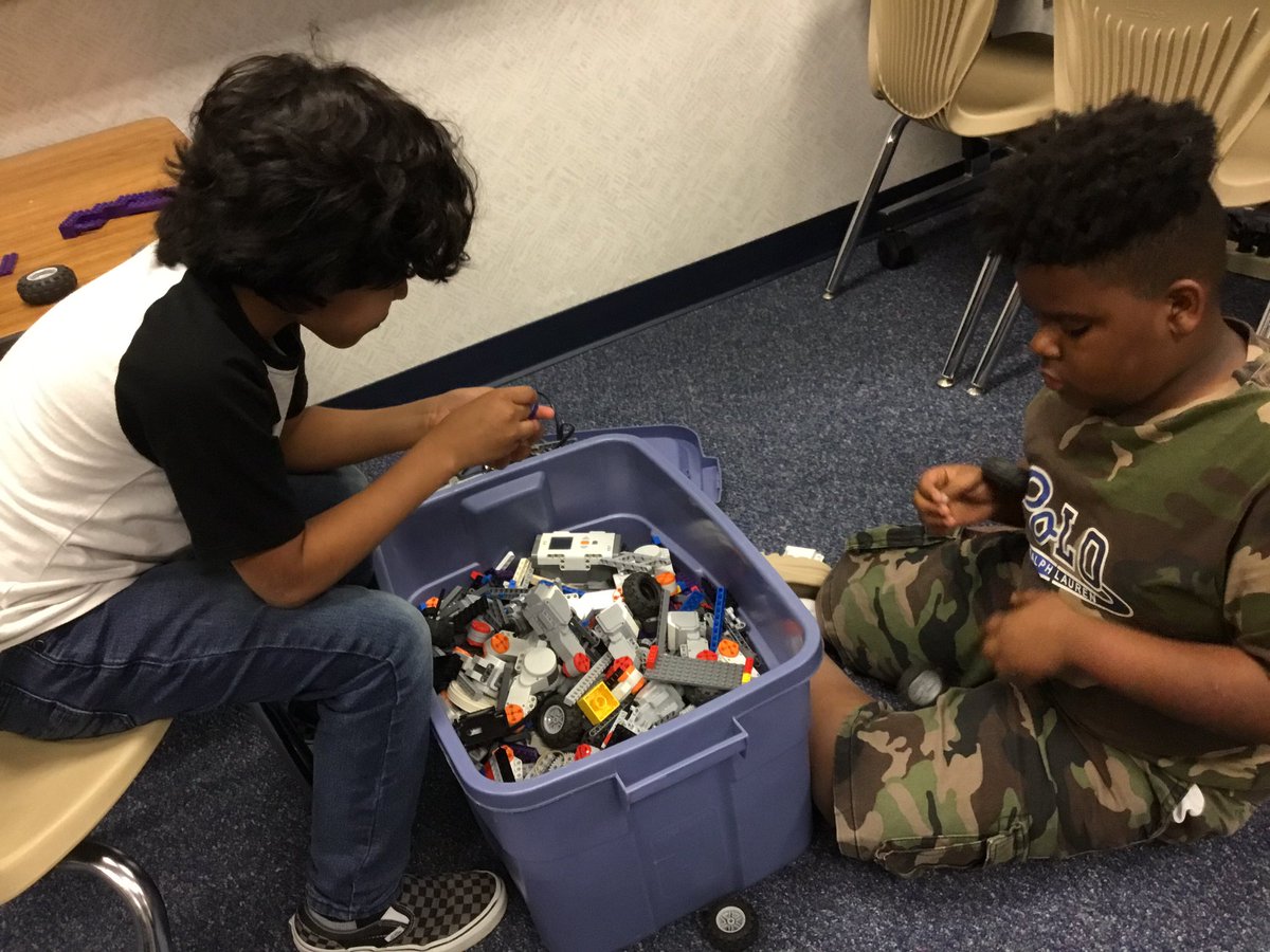 ECrawfordAISD's tweet photo. Lego Mindstorms and CSFirst coding creations happening this afternoon! @StoryFalcons @piercedtstory https://t.co/5RInc20zPf