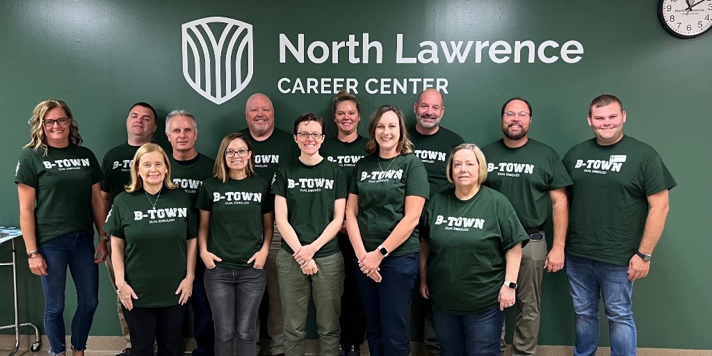 College Go Week wrap up! Thanks to the @nlcareercenter staff for supporting us by wearing their Ivy Tech Btown dual enrolled T-shirts! ⚪🟢 #ivytechbtown #ivytech #nlcareercenter #collegegoweek