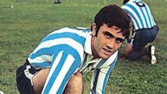 PrensaTVP's tweet photo. Homenaje a #RobertoPerfumo en #SomosFutboleros
SÁBADO 17.00 | https://t.co/7ICTP3vNCj
@diegodellasala evoca la trayectoria futbolística de Roberto “Mariscal” Perfumo, una figura emblemática de Racing, River y la selección nacional de los ’60 y ’70
https://t.co/6FkoiXblmP https://t.co/zbf5cgoB3T
