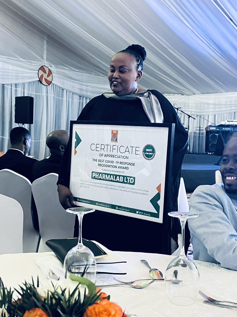 AliceNkulikiyi1's tweet photo. @PSF_Rwanda awarding outstanding #Rwanda manufacturers tonight.
Rejoicing with @PharmaLabLtd 🎉
They are recognized for their Covid-19 responsiveness. Top quality 
#MadeinRwanda chirurgical face masks! https://t.co/Y2DFn1zH80