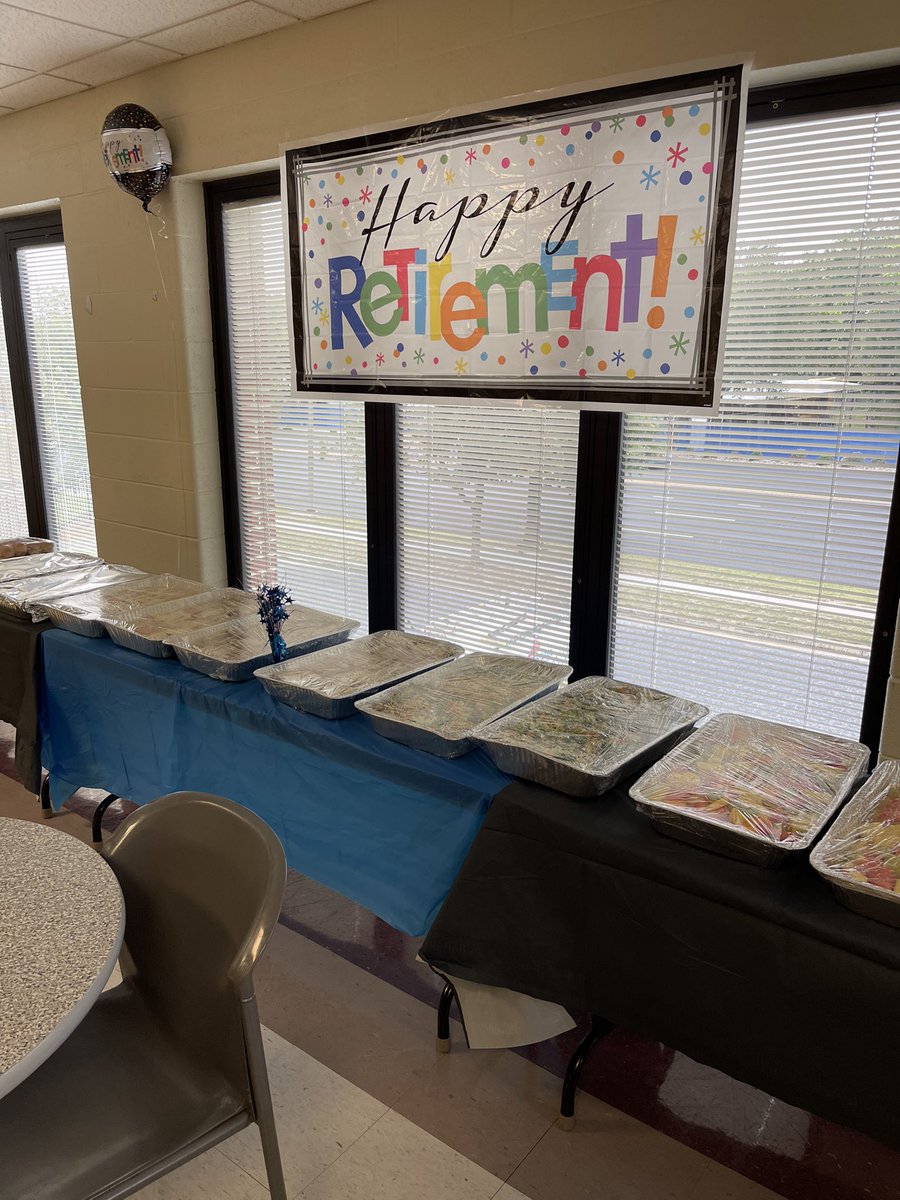 Congratulations to Master Police Officer Barry Tucker who is retiring after 22 years of dedicated service to SPD and our community! Enjoy retirement MPO Tucker, you earned it!🎉🥳🎈