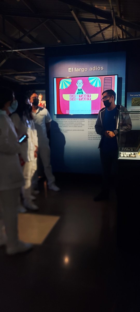 SociologistaNo1's tweet photo. Jose Luis lo vuelve a hacer ♡ un gran guía en el recorrido por #BodyWorlds, de @iicmuseouabc https://t.co/nOrX7kLhoN