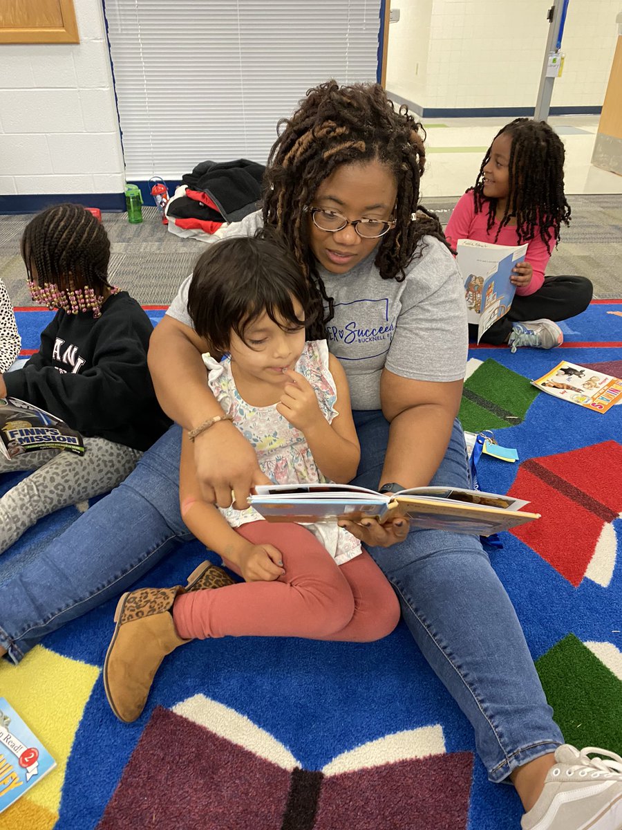 Principal Green <a href="/RashidaJGreen/">Rashida Green (she/her/hers)</a> stopping by to enjoy reading in the library 💕 <a href="/BucknellElem/">Bucknell Elementary</a> #BucknellStrong #wearebucknell <a href="/ms_stevenson_/">Gabrielle Stevenson</a>