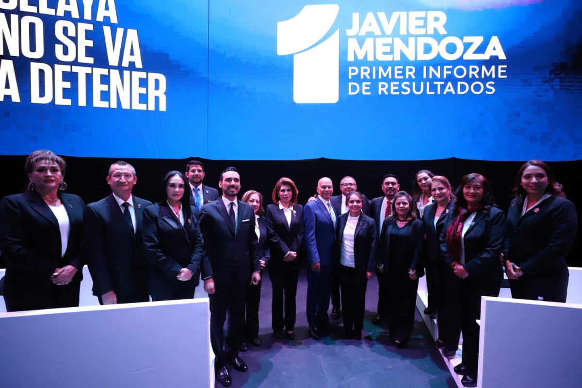 jmendozamarquez's tweet photo. Somos un Gobierno humano y sensible, donde el centro de nuestras acciones son las personas.
 
Estamos construyendo una Celaya en la que nadie se quede atrás, estamos creando las condiciones para esa Celaya que queremos desde ahora.

#HablemosBiendeCelaya #PrimerInformeJMM https://t.co/zrJhg14IEe