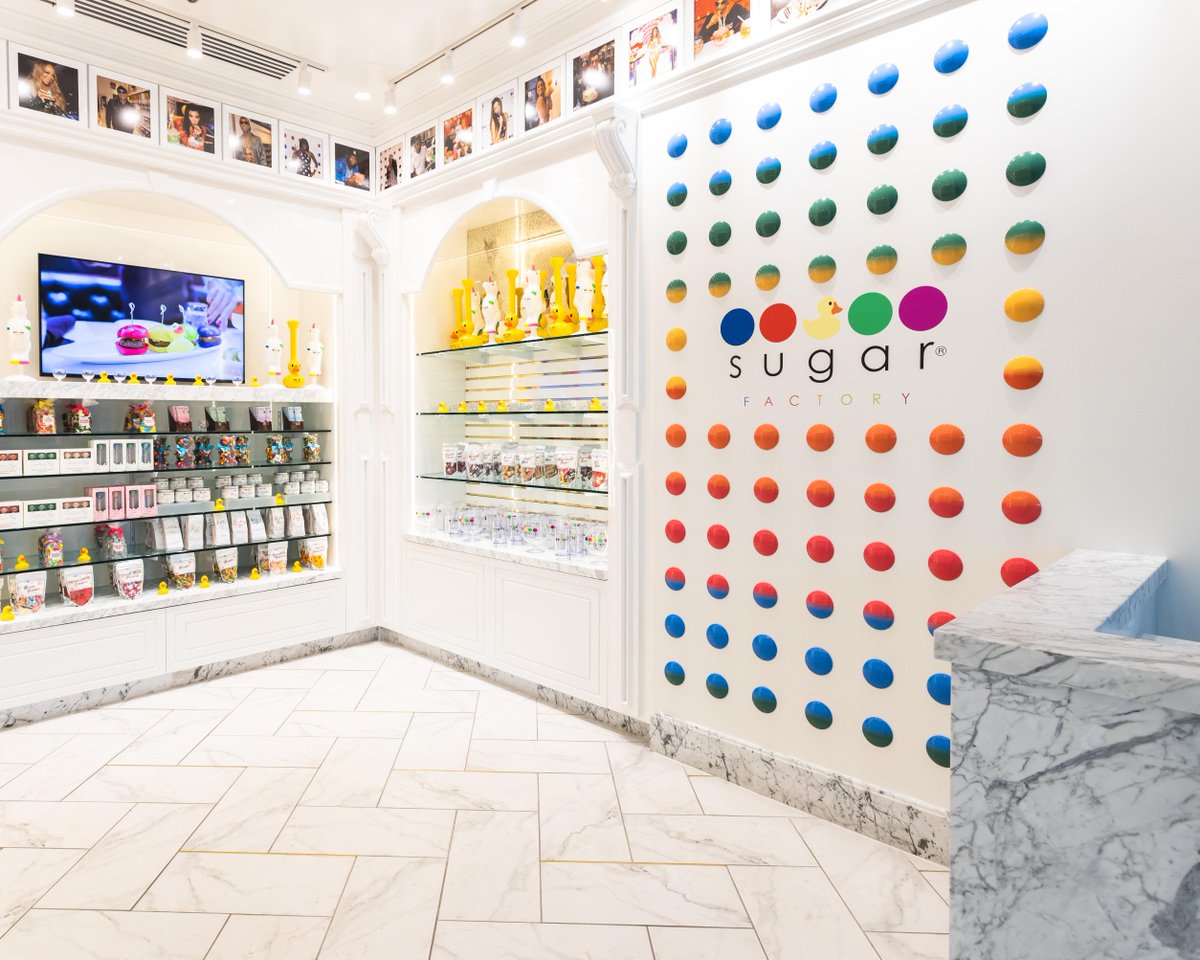 ICYMI: @SugarFactory recently opened their first Michigan location in downtown #Detroit! “The most instagrammable restaurant in America” is in the One Campus Martius Building and features over-the-top dishes and photo-worthy décor! 📸 More info: spr.ly/6010Mb8rA 🍭🍨