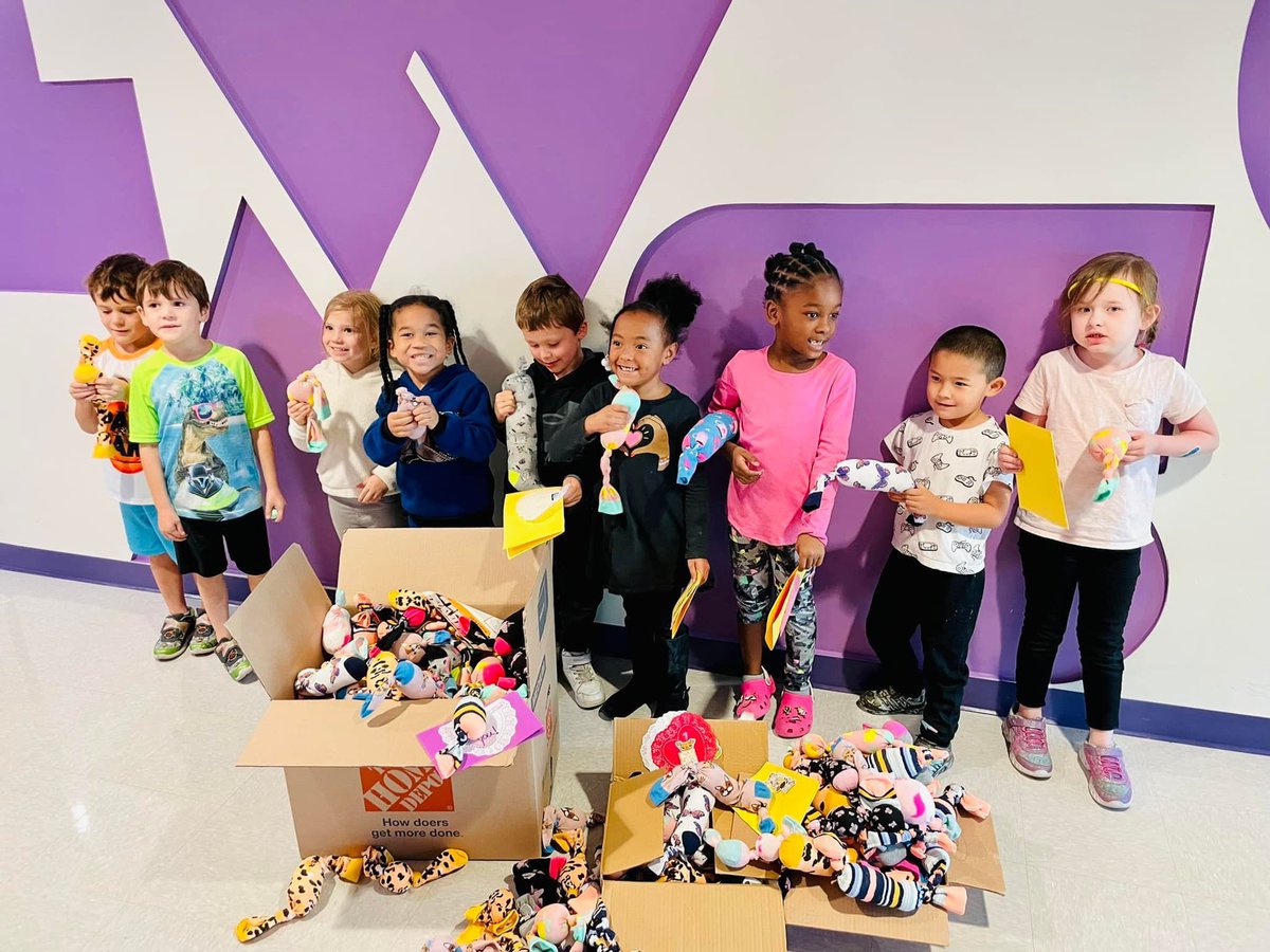 Not only did our staff complete their first service learning project, but so did our students!! They had so much fun making chew toys for the local animal shelters! 💙🐶