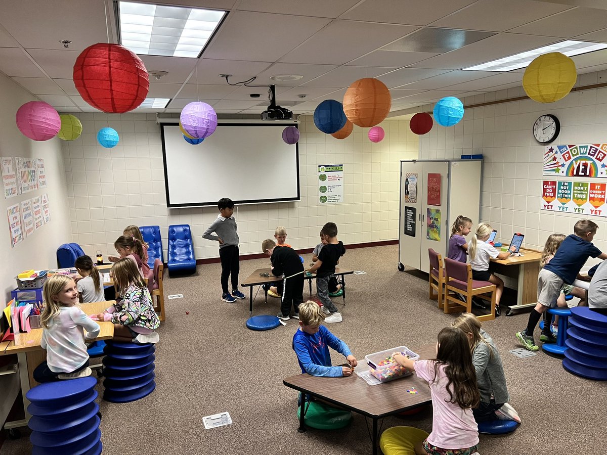 MrsPiperPLSAS's tweet photo. Our new MakerSpace Lab is open for business! @JeffersPondPLS https://t.co/BpyFOEytYk