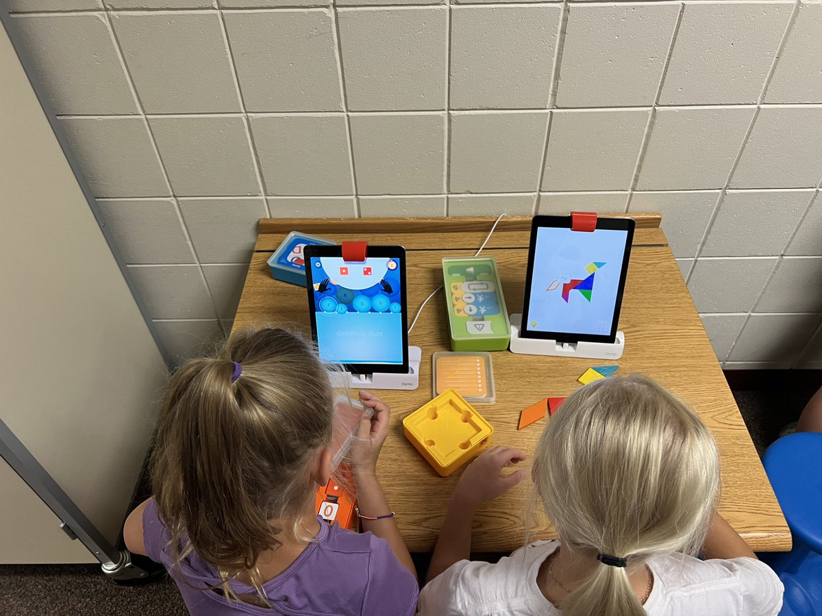 MrsPiperPLSAS's tweet photo. Our new MakerSpace Lab is open for business! @JeffersPondPLS https://t.co/BpyFOEytYk
