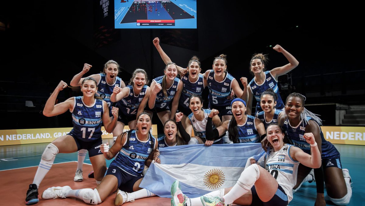 FlorenciaMo06's tweet photo. PANTERASSSSS 🐾🐾🐾🏐🏐🏐🇦🇷🇦🇷💙💙💙

¡Triunfazo por 3-2 ante un durísimo Colombia!

La Selección Argentina hizo historia y se metió por primera vez en la segunda ronda de un Mundial 

🔝Erika Mercado 28 puntos https://t.co/LQeZ2iH8a4